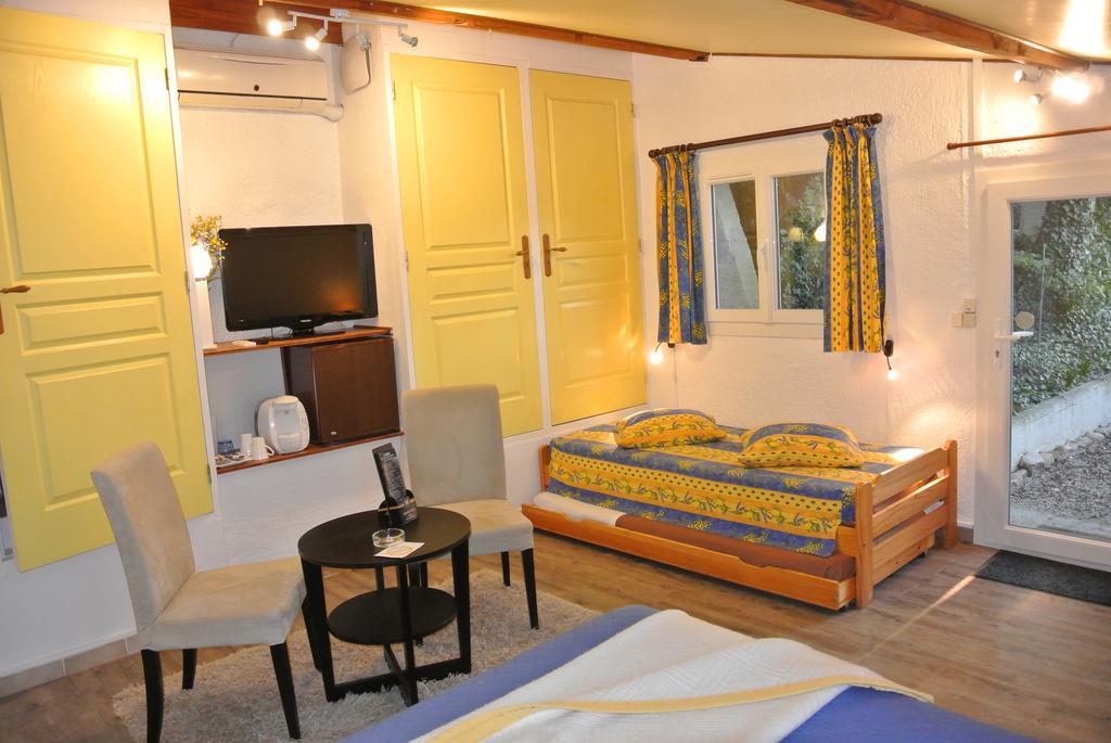 La Vieille Bastide Bed and Breakfast Flayosc Exteriör bild